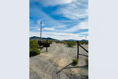 46052 E Perry Ln, Salome, AZ 85348 - Photo 2