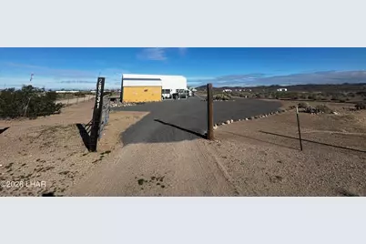 28531 Ron Dee Ct, Bouse, AZ 85325 - Photo 2