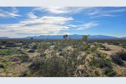 517 S Dale Evans Rd, Yucca, AZ 86438 - Photo 2