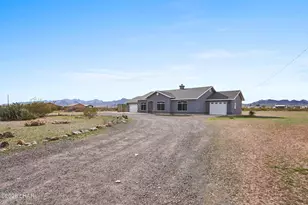 917 S Escuela Rd, Golden Valley, AZ 86413 - Photo 28