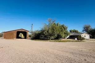 29525 Beer Barrel Ln, Bouse, AZ 85325 - Photo 18