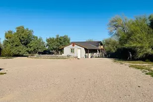 29525 Beer Barrel Ln, Bouse, AZ 85325 - Photo 20