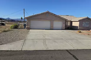 1215 Pawnee Dr, Lake Havasu City, AZ 86406 - Photo 1