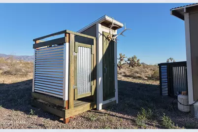 122 S Carrow Rd, Yucca, AZ 86438 - Photo 20