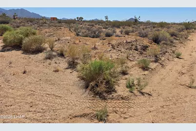 340 S Fox Dr, Yucca, AZ 86438 - Photo 2
