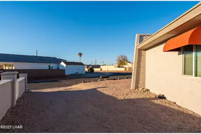 90 Mariposa Dr #104, Lake Havasu City, AZ 86403 - Photo 12