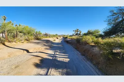 245-02-152 S Carrow Rd, Yucca, AZ 86438 - Photo 10
