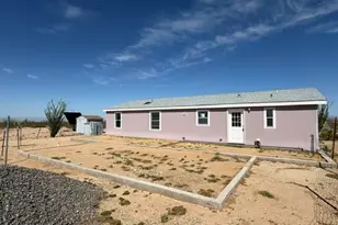 2656 W Desierto Rd, Yucca, AZ 86438 - Photo 14