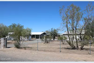 42795 Winema Dr, Bouse, AZ 85325 - Photo 2