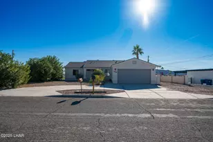 2866 War Eagle Dr, Lake Havasu City, AZ 86406 - Photo 1