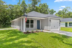 392 N 11th Street N, Defuniak Springs, FL 32433 - Photo 1