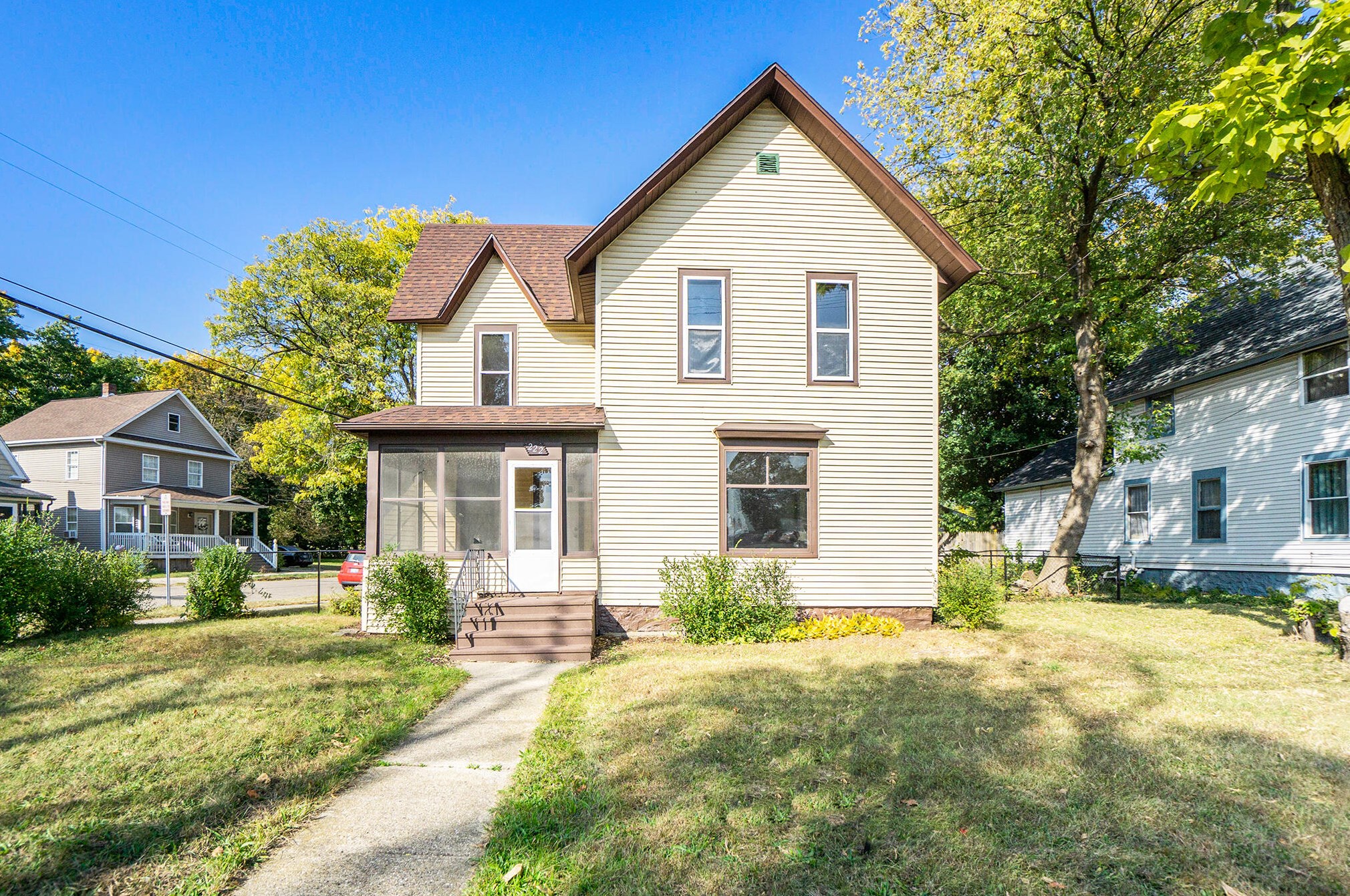 222 Kendall St, Battle Creek, MI 49037-2550