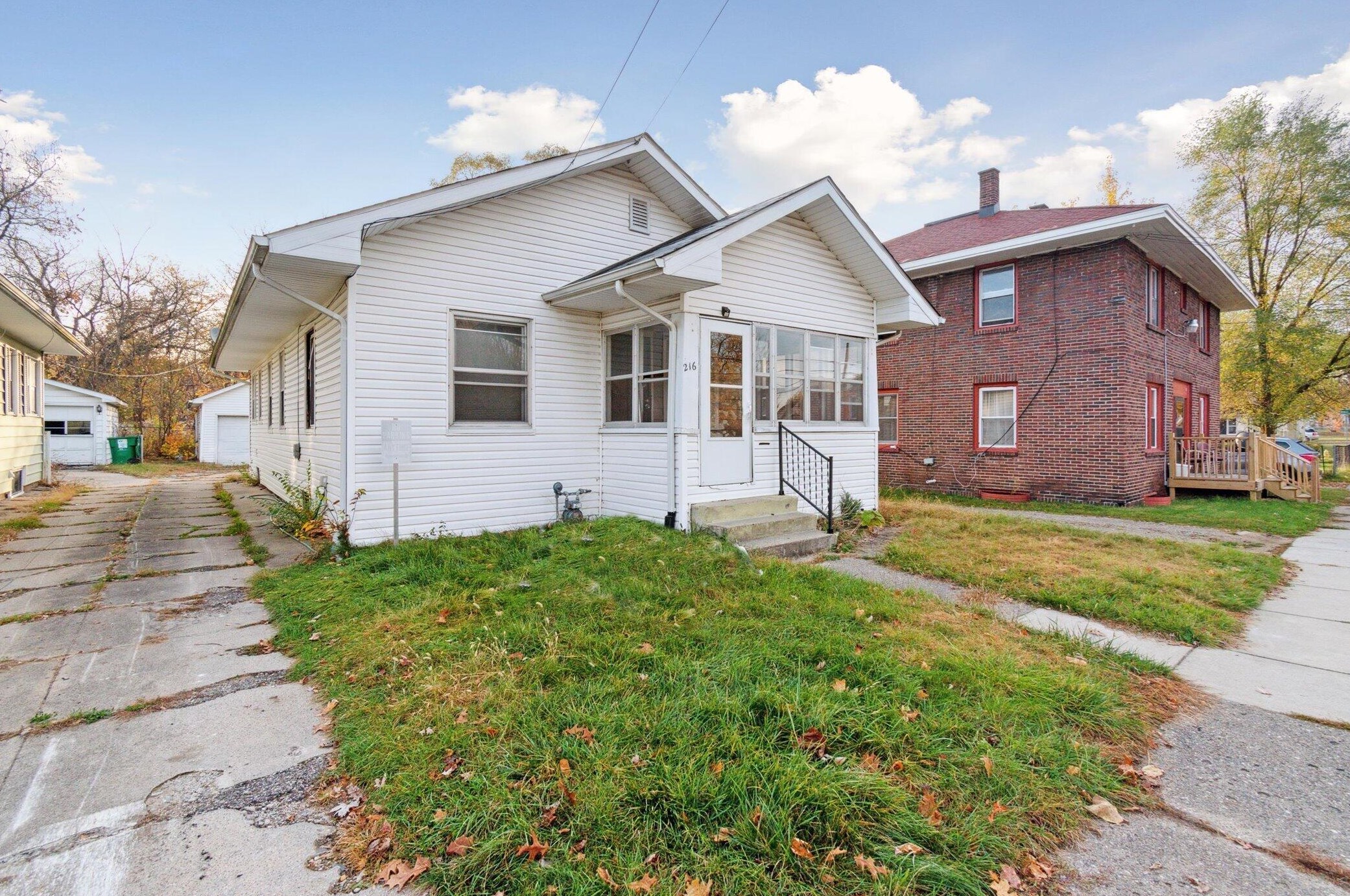 216 Kendall St, Battle Creek, MI 49037-2550