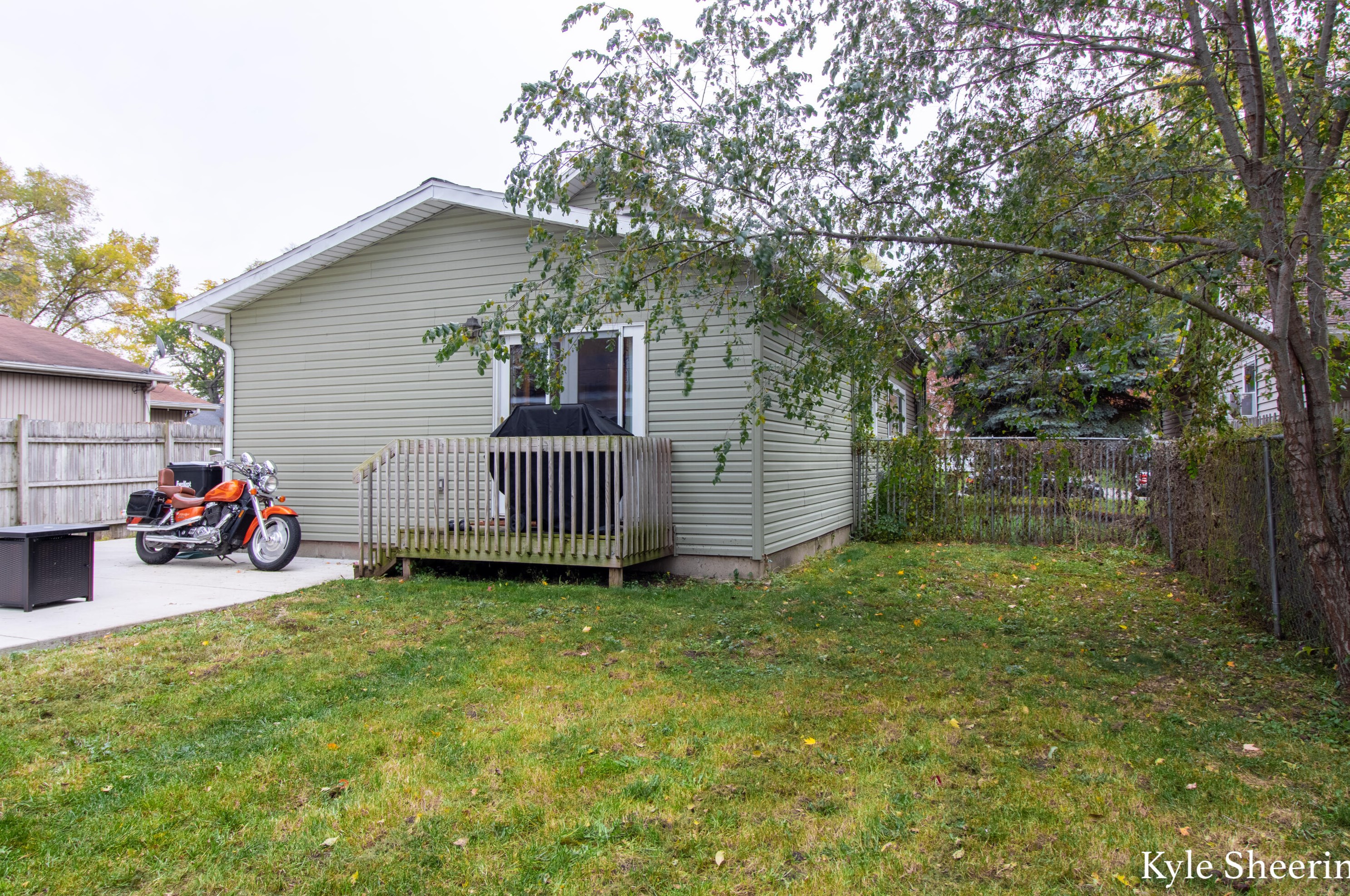 127 Frontenac St, Grand Rapids MI  49548-2238 exterior