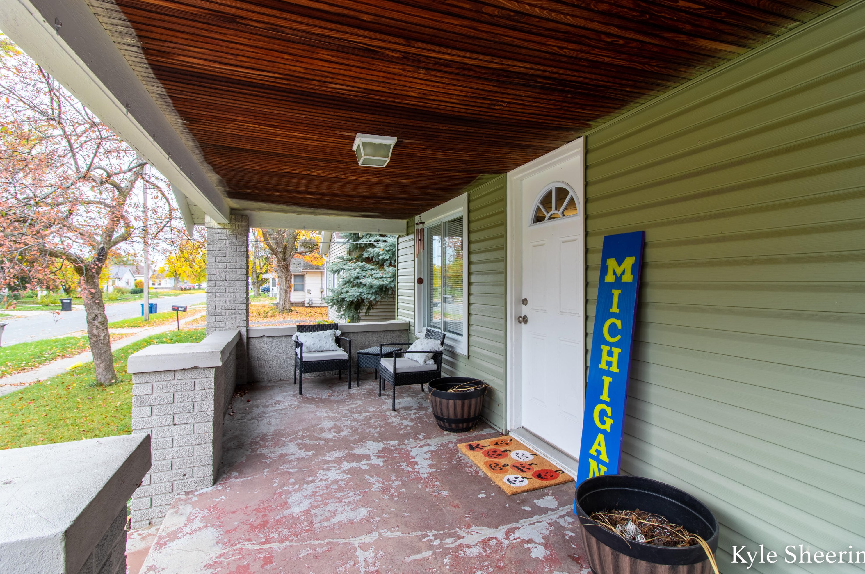 127 Frontenac St, Grand Rapids MI  49548-2238 exterior