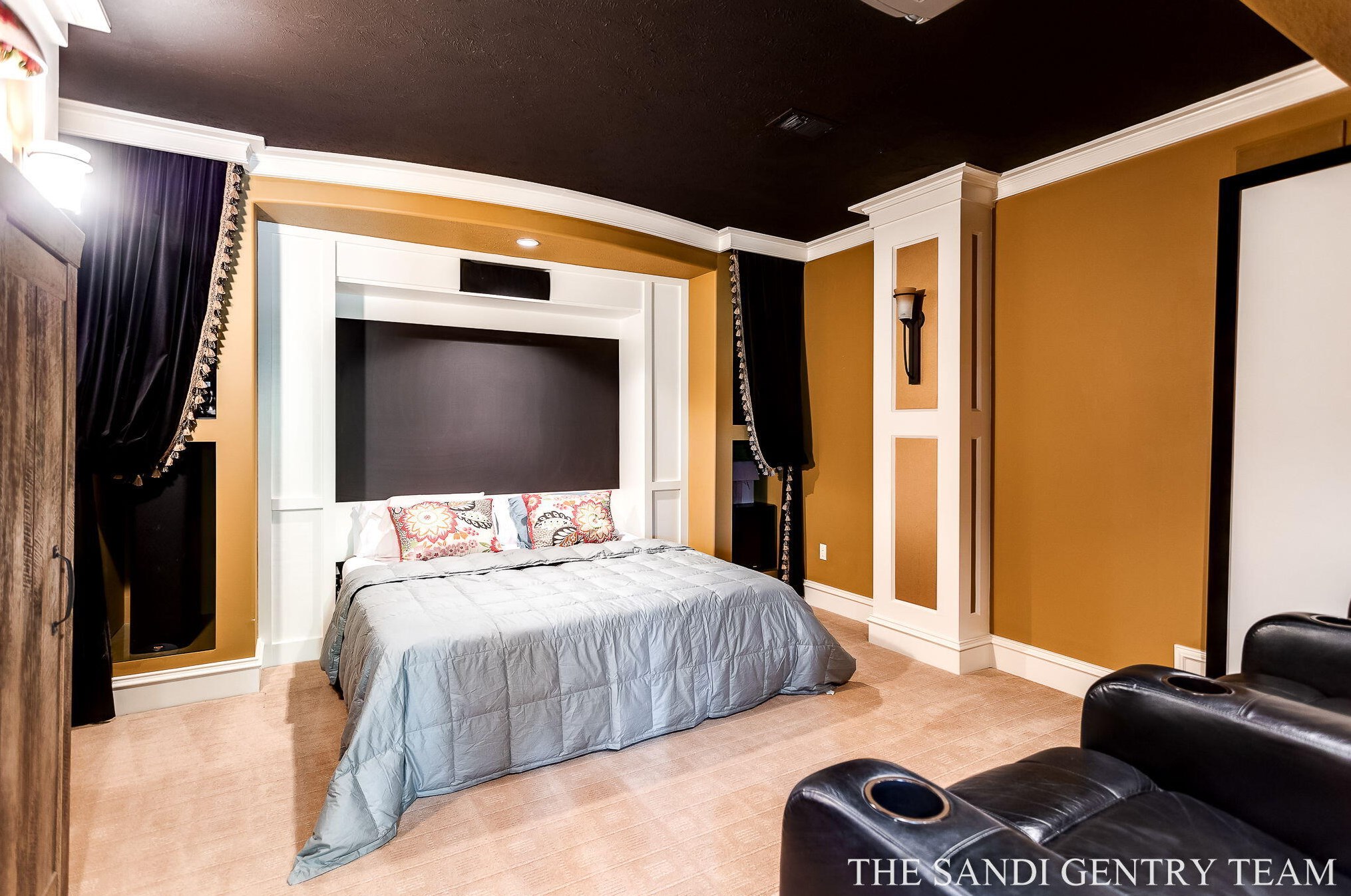 19428 Rosemary Rd, Spring Lake MI  49456-9600 exterior