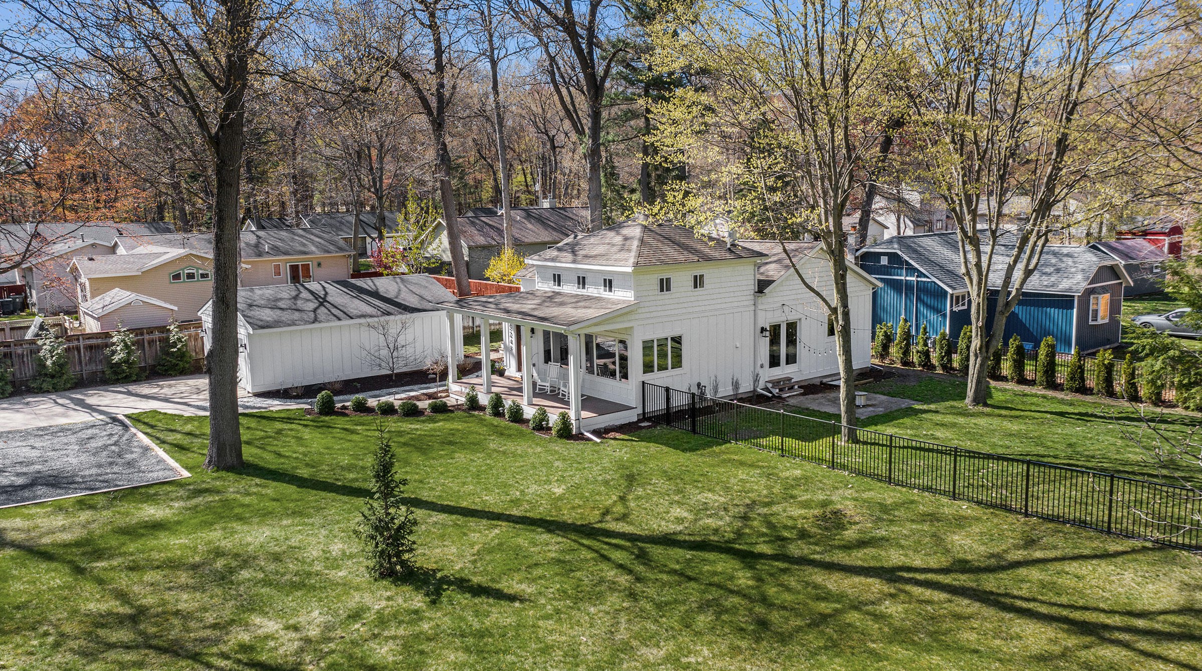 15249 Central Ave, Spring Lake, MI 49456-9551