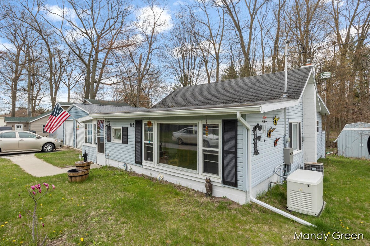 115 Maple Dr, Stanton, MI 48888