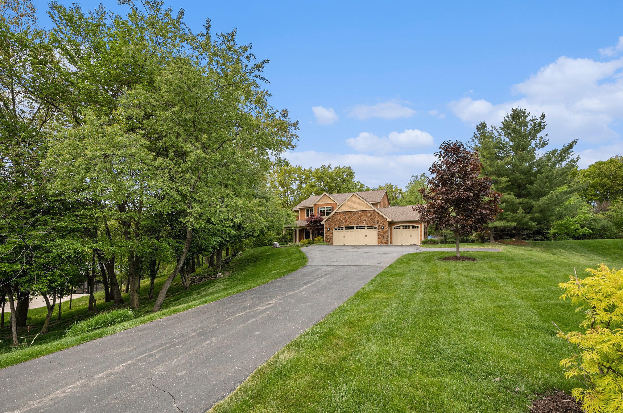 5254 Canyon River Dr, Ada, MI 49301-8212