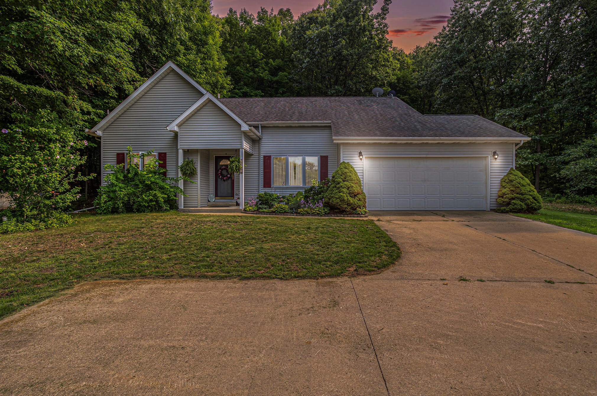 10180 Bellevue Rd, Battle Creek, MI 49014-8119