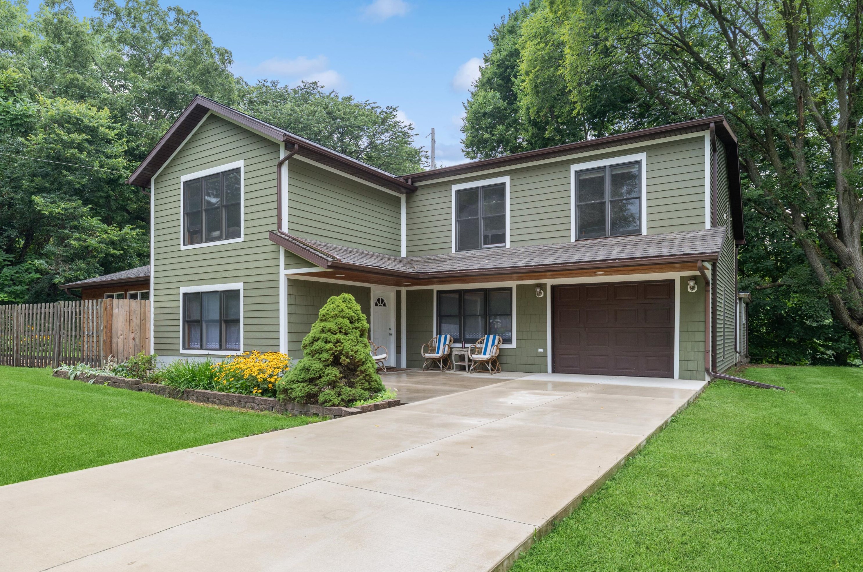 708 S Oak St, Glendora, MI 49107