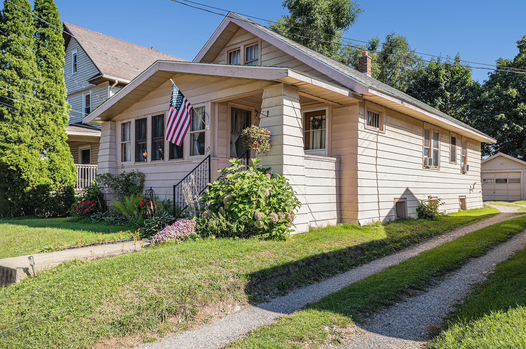123 Bidwell St, Battle Creek, MI 49015-2109