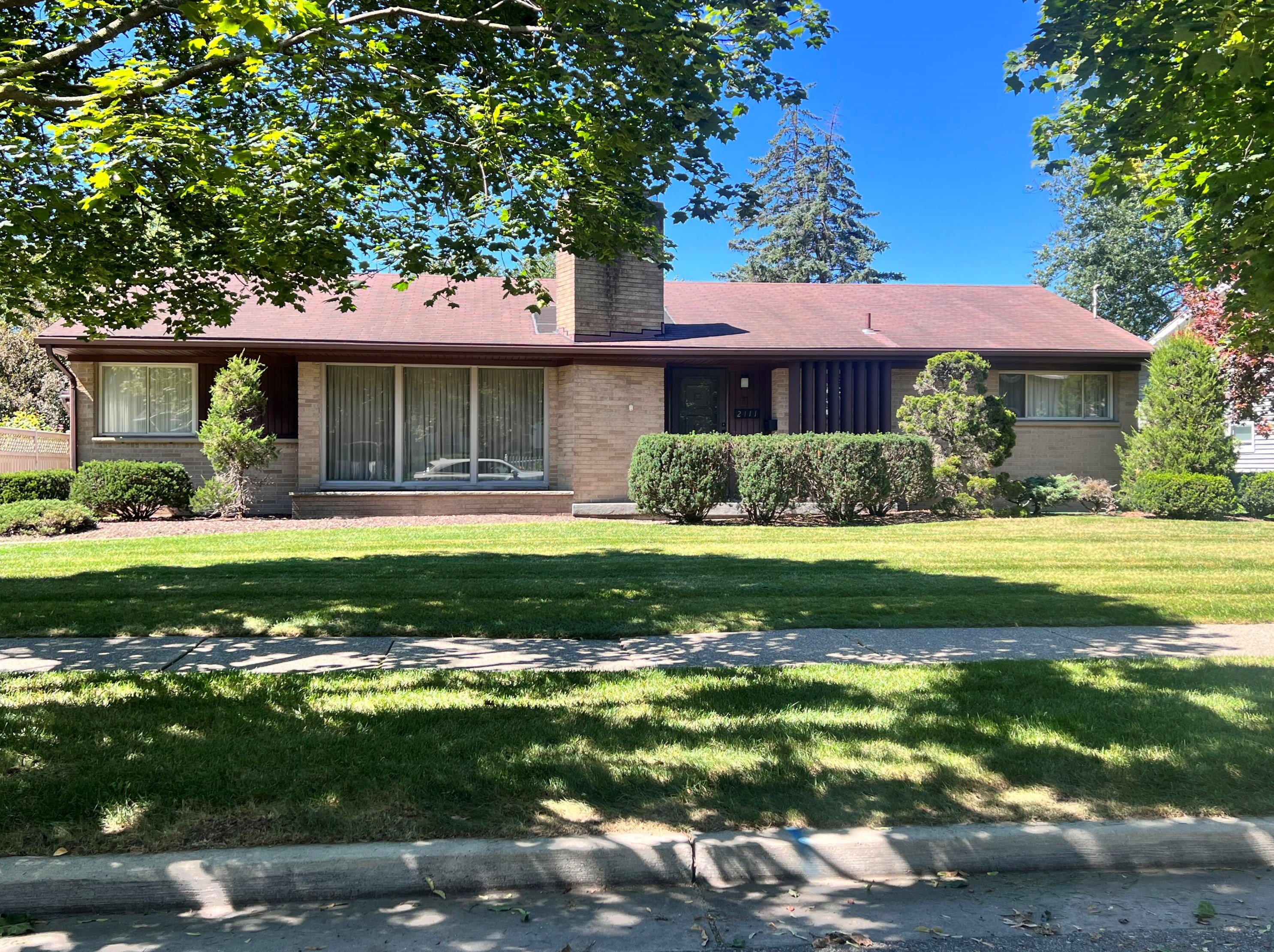 2111 Okemos Dr, Grand Rapids, MI 49506-5356