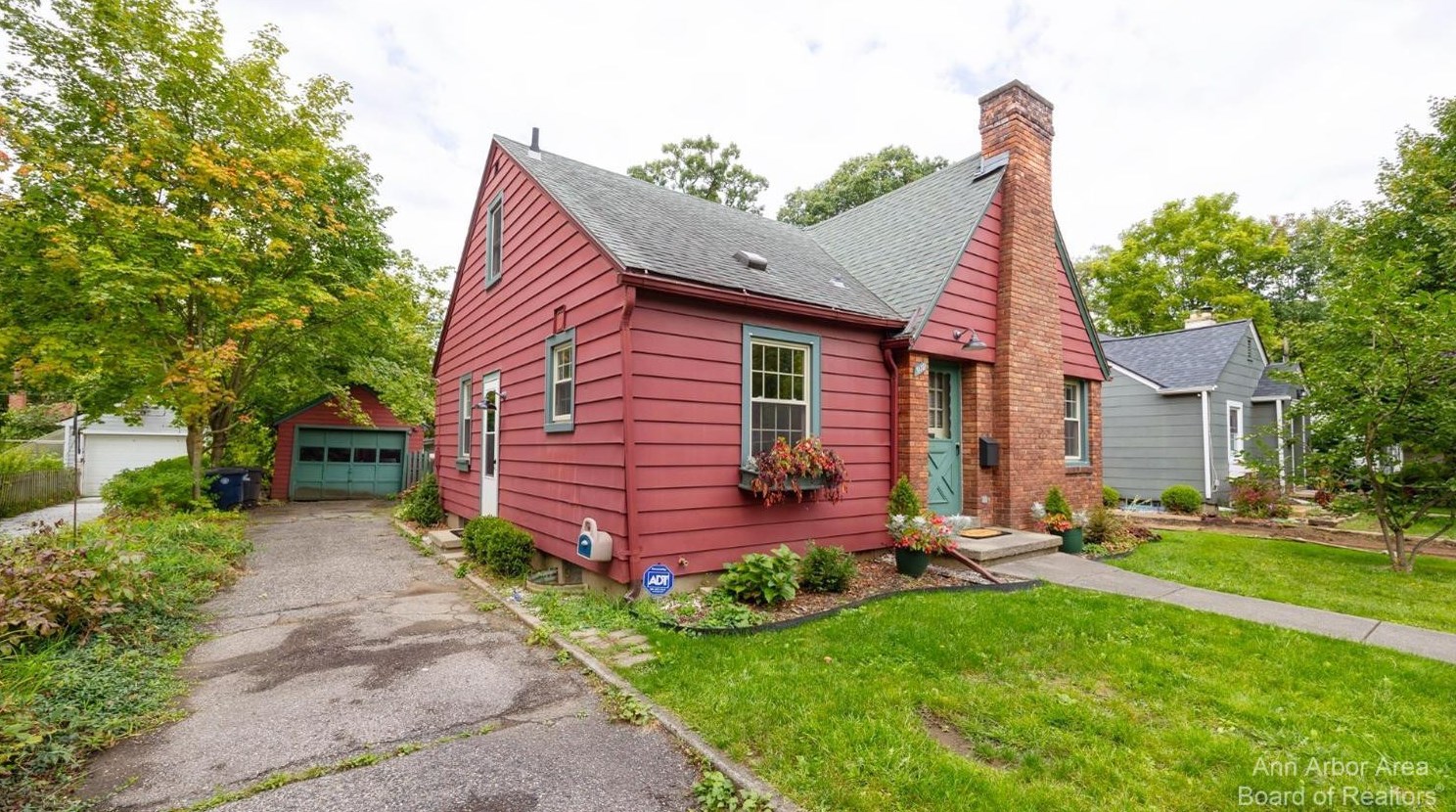 912 Hutchins Ave, Ann Arbor, MI 48103-4806