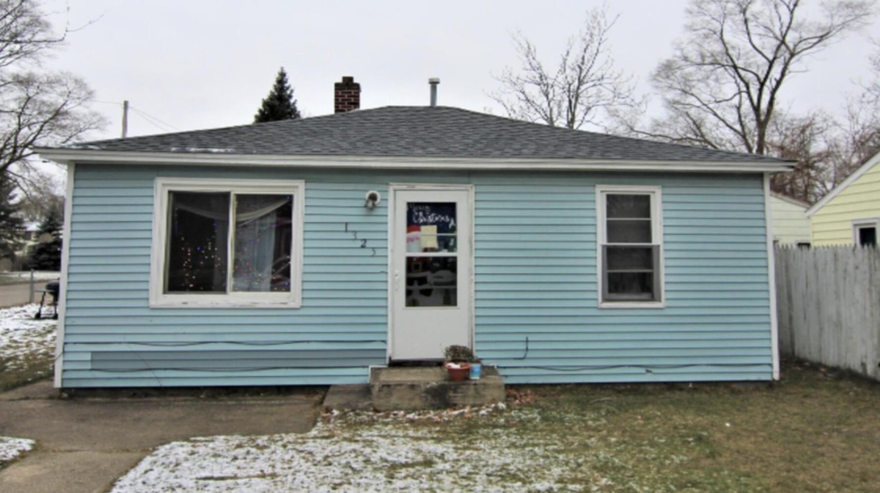 1325 Roberts St, Meskegon MI  49442-5289 exterior