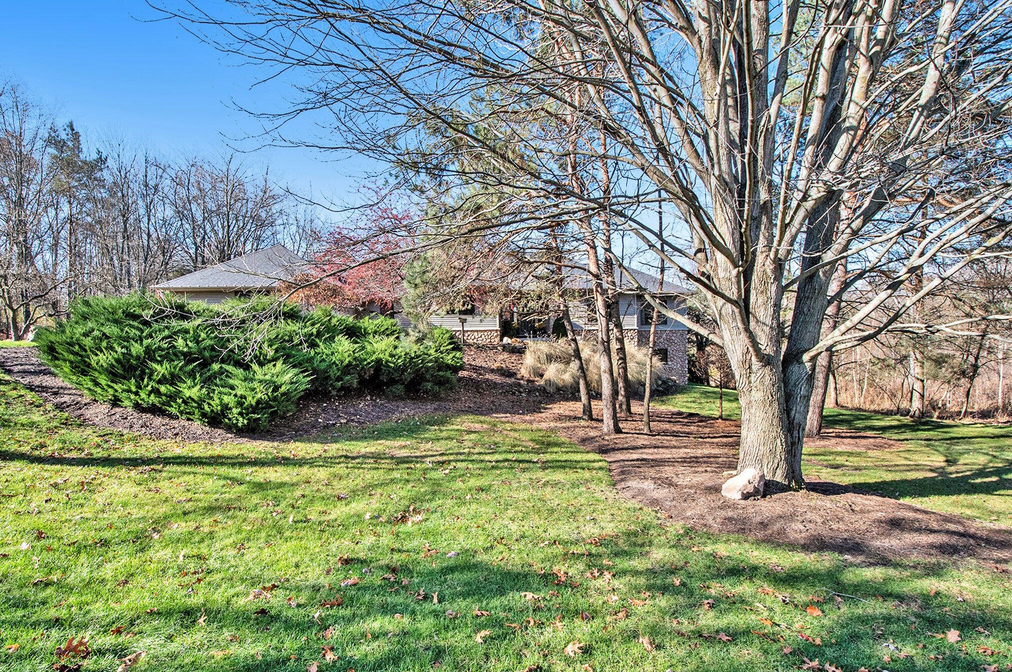 8134 Crancreek Dr, Ada MI 49301-8898 exterior