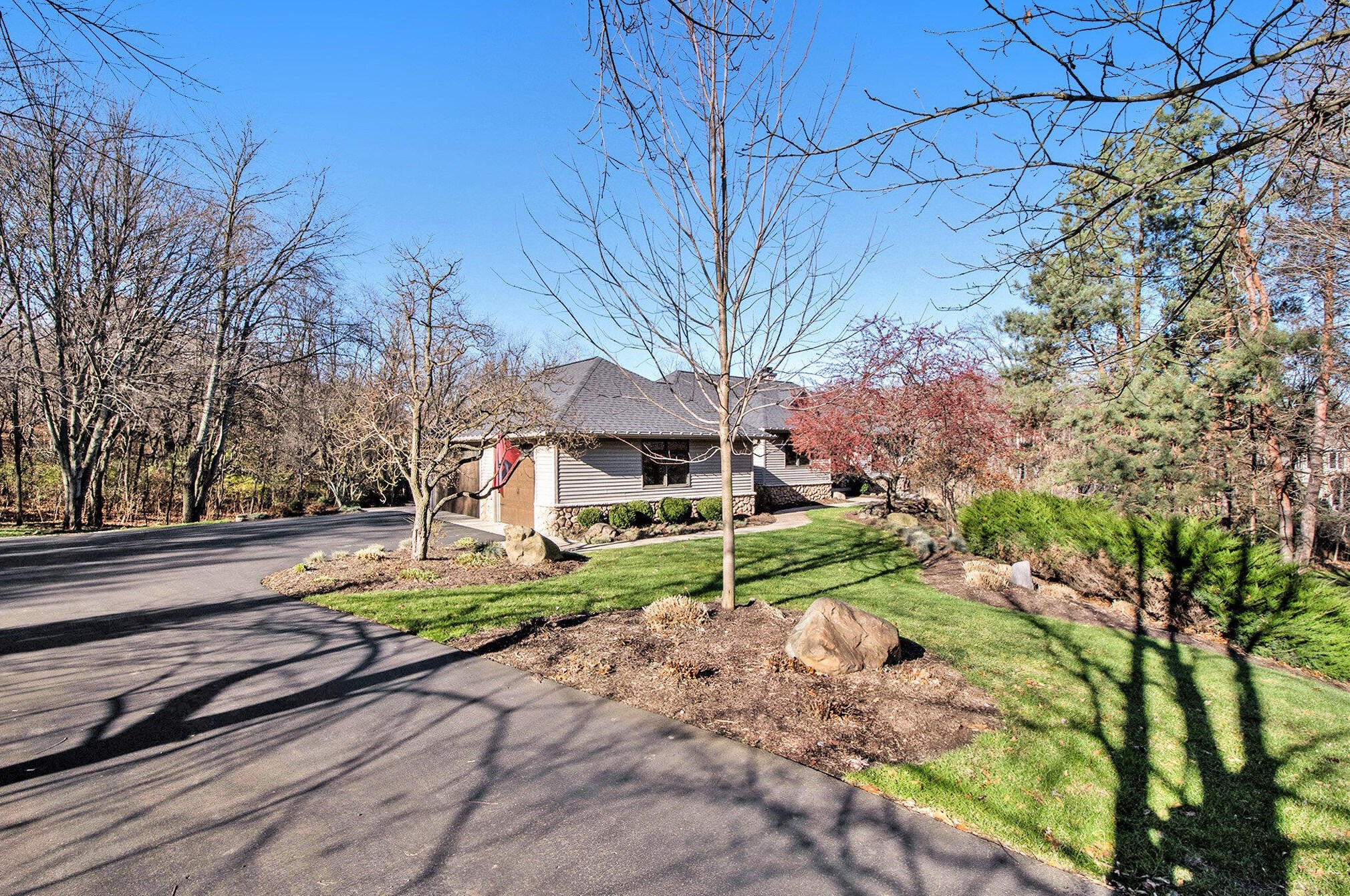 8134 Crancreek Dr, Ada MI 49301-8898 exterior