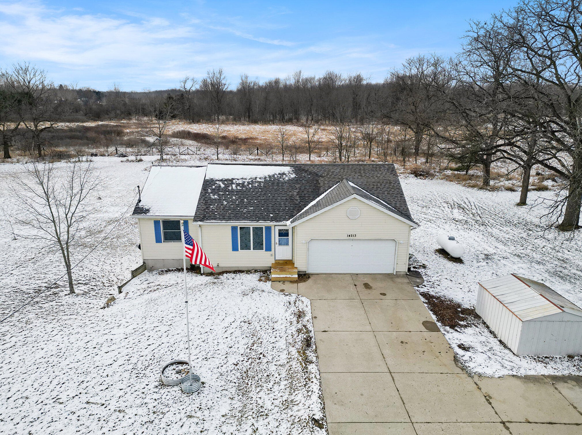 14213 Juniper Ave, Kent City, MI 49330-9208