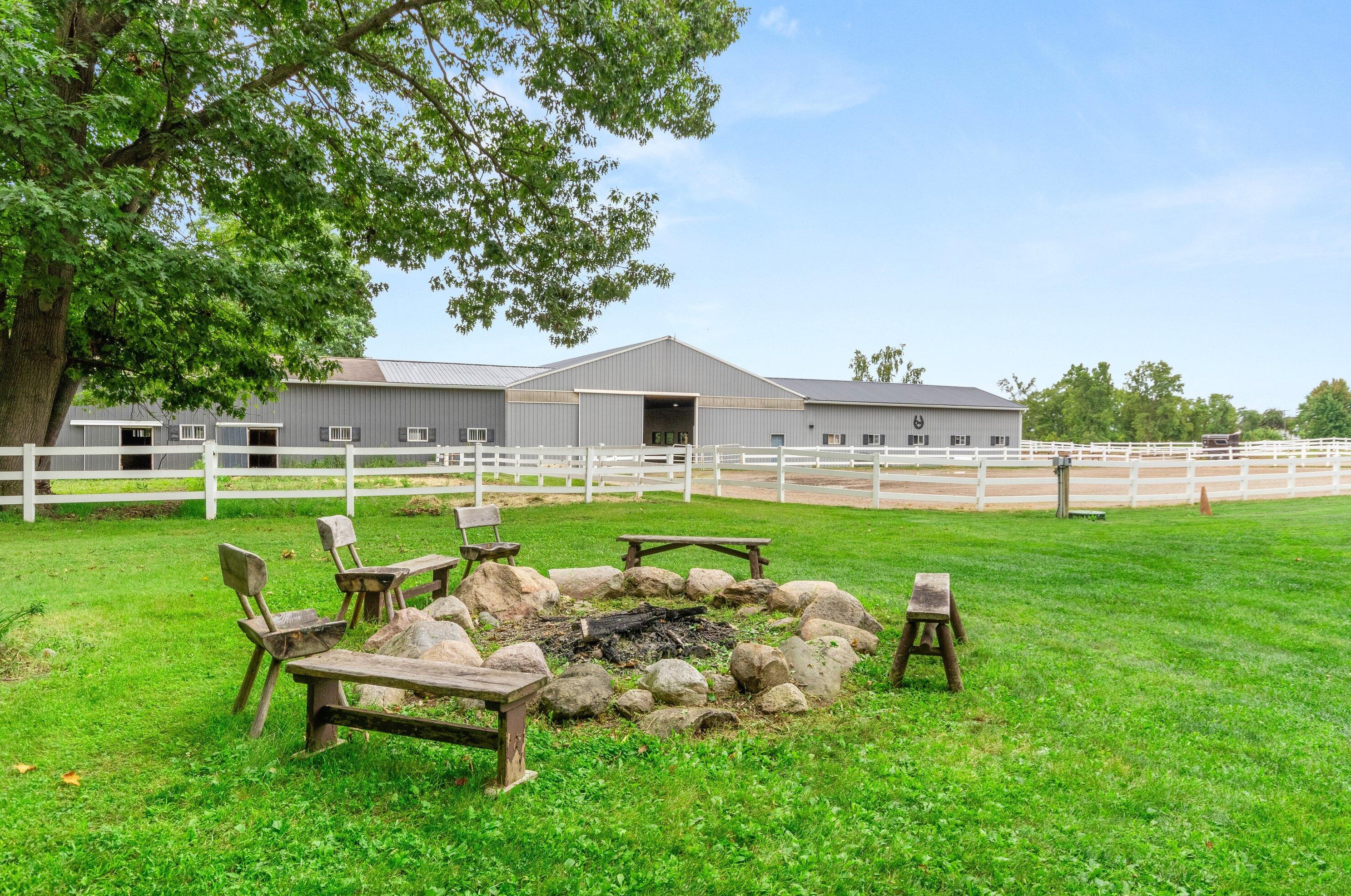 1300 Monroe Rd, Tecumseh MI 49286-9728 exterior