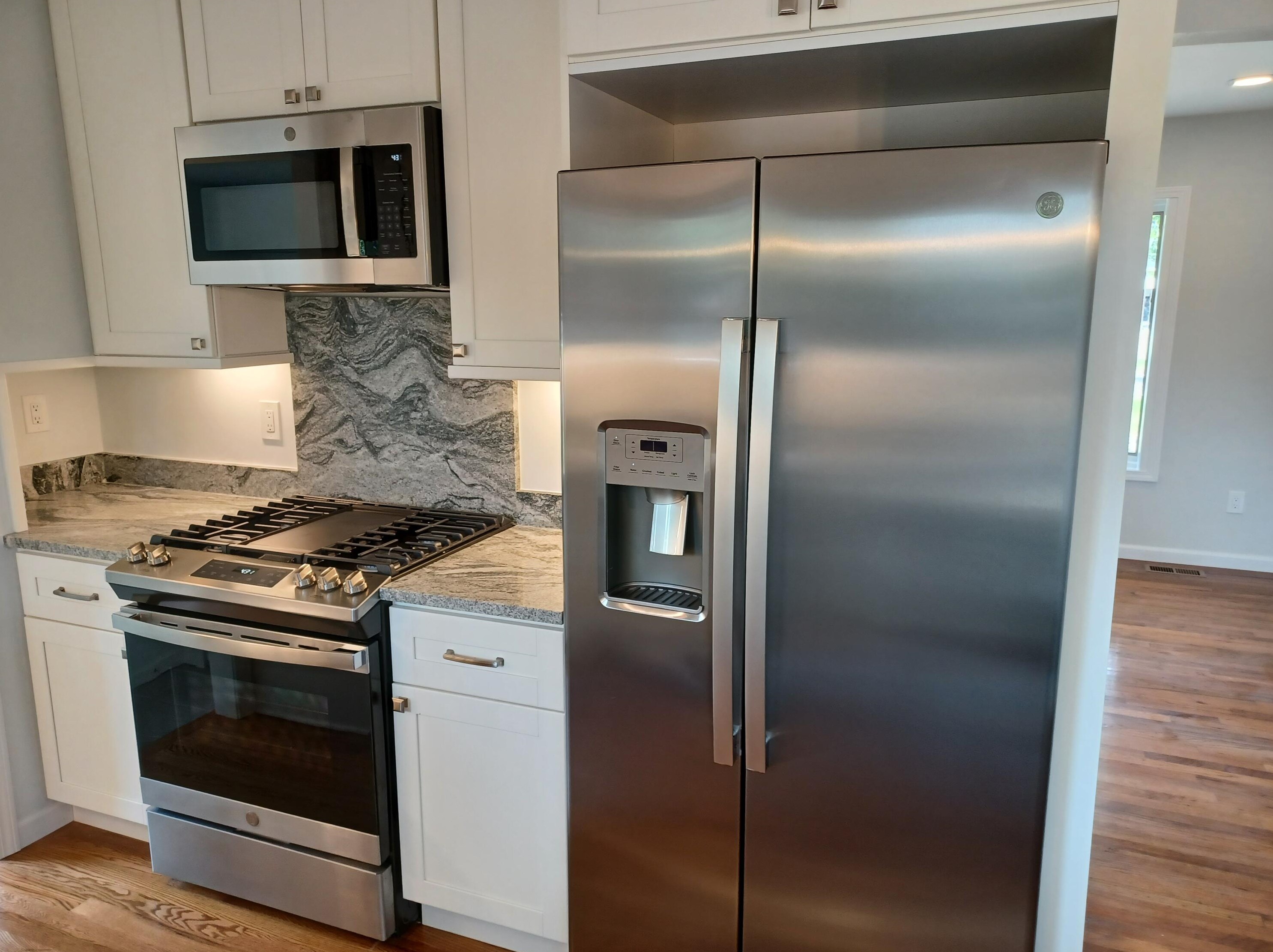 30237 Shiawassee Rd, Farmington, MI 48336-3557