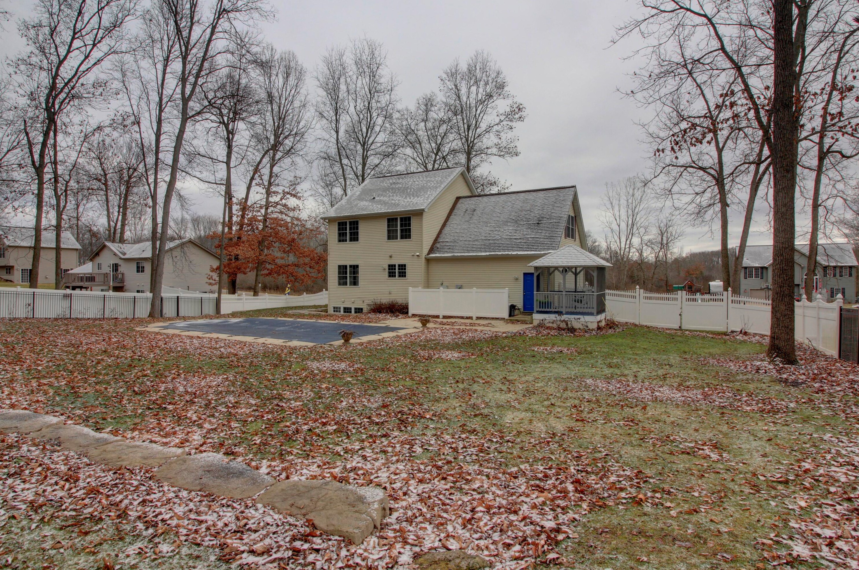 2046 Elwood Blvd, Spring Arbor MI 49283-9682 exterior