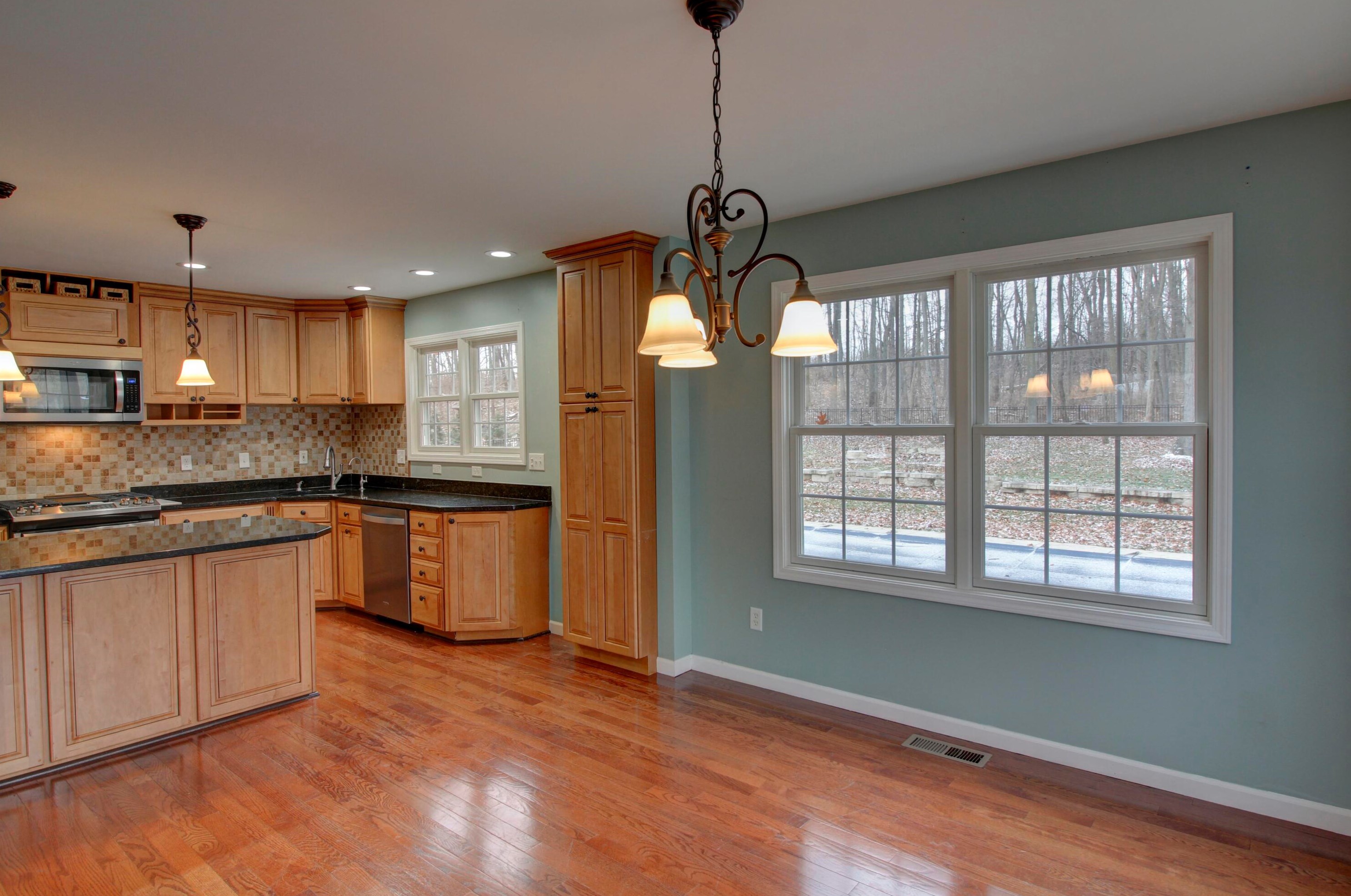 2046 Elwood Blvd, Spring Arbor MI 49283-9682 exterior