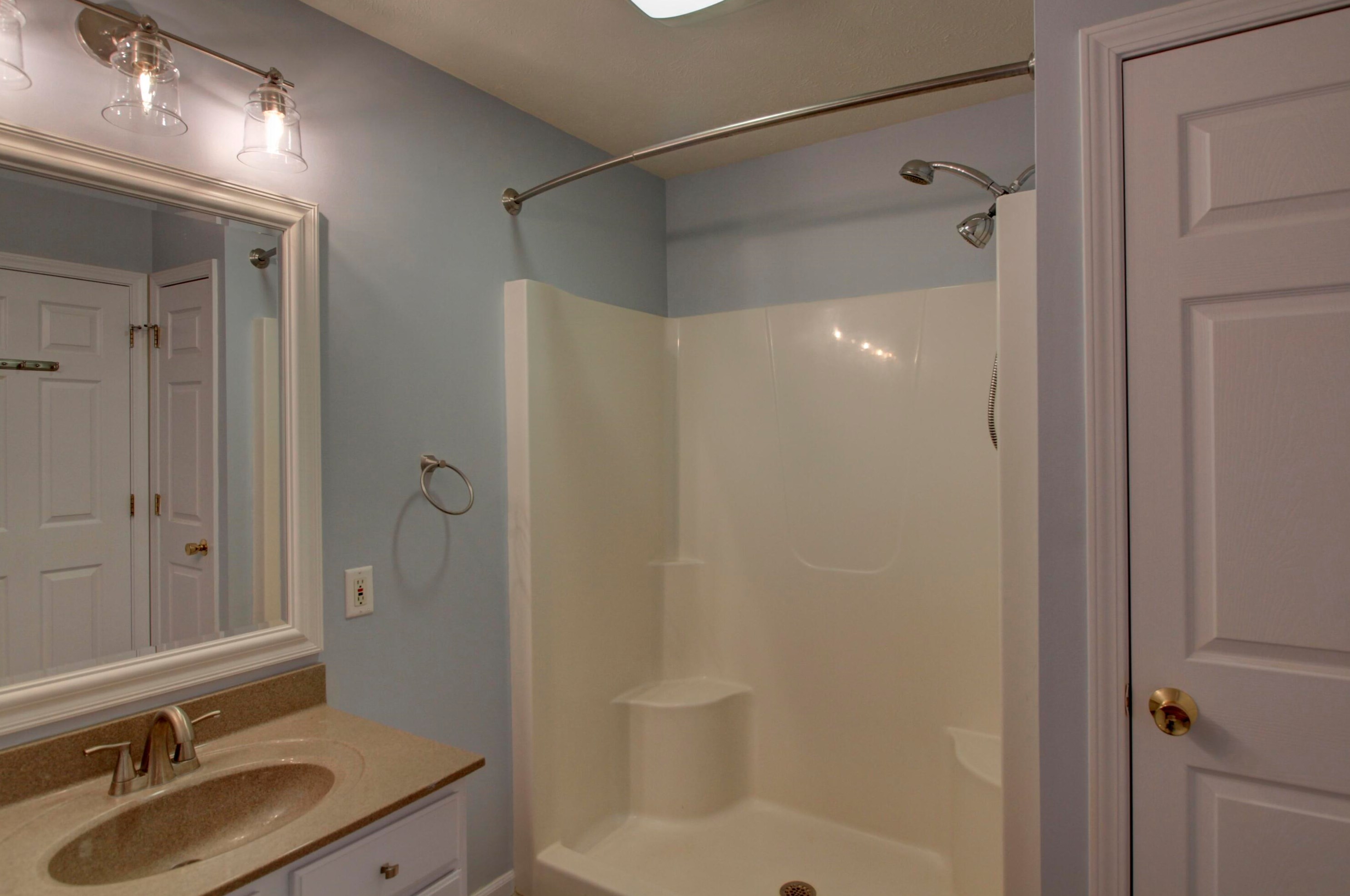 2046 Elwood Blvd, Spring Arbor MI 49283-9682 exterior