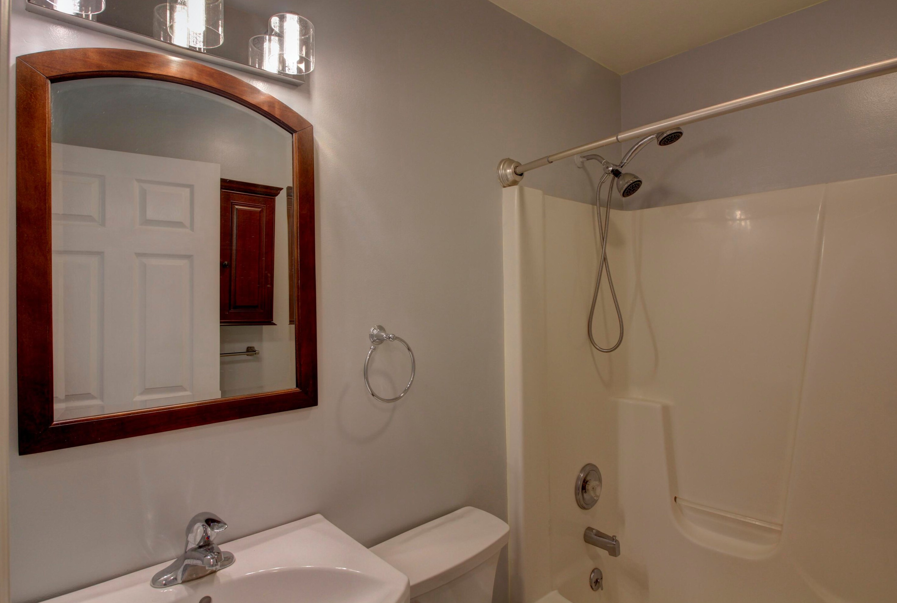 2046 Elwood Blvd, Spring Arbor MI 49283-9682 exterior