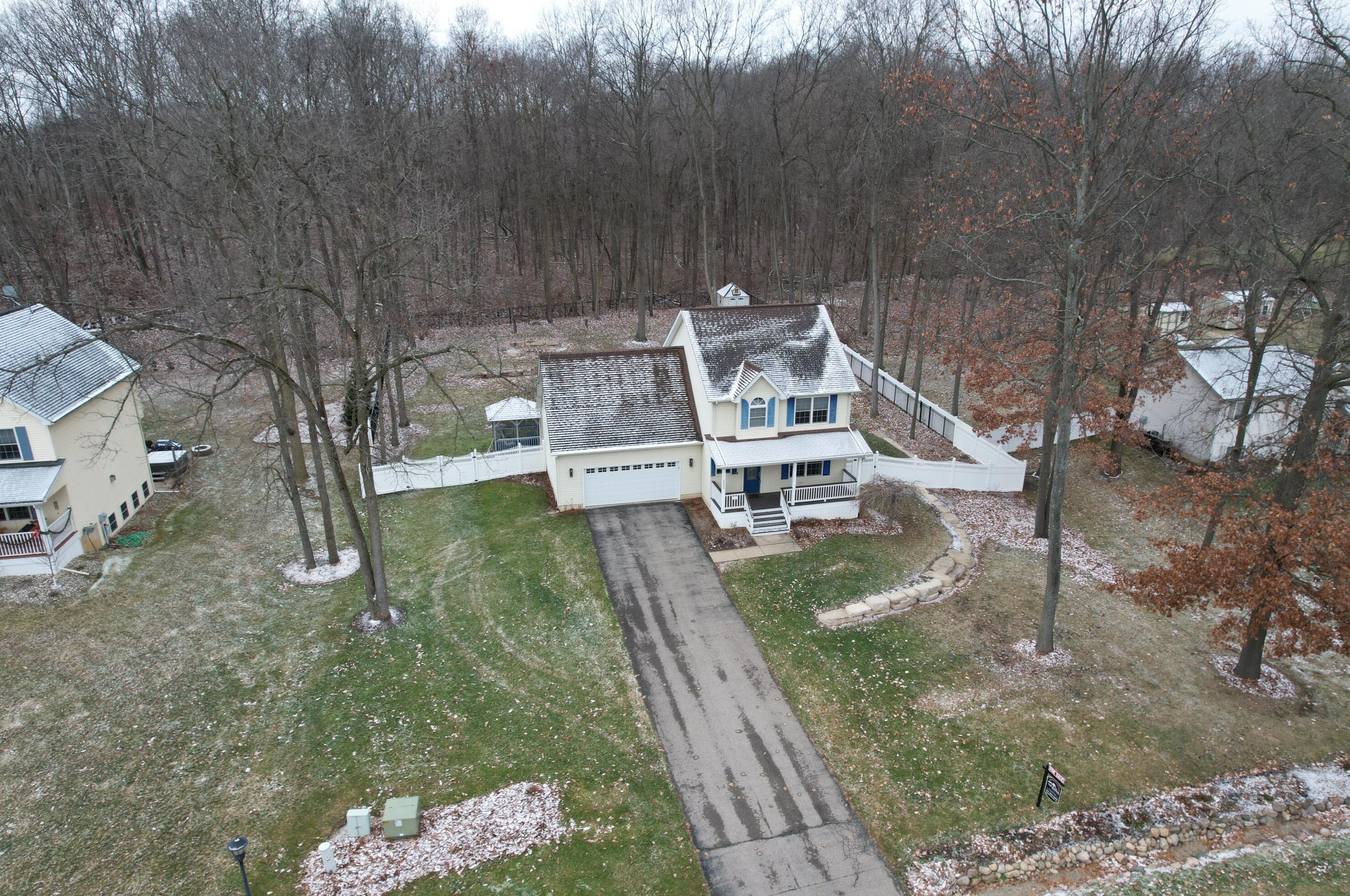 2046 Elwood Blvd, Spring Arbor MI 49283-9682 exterior