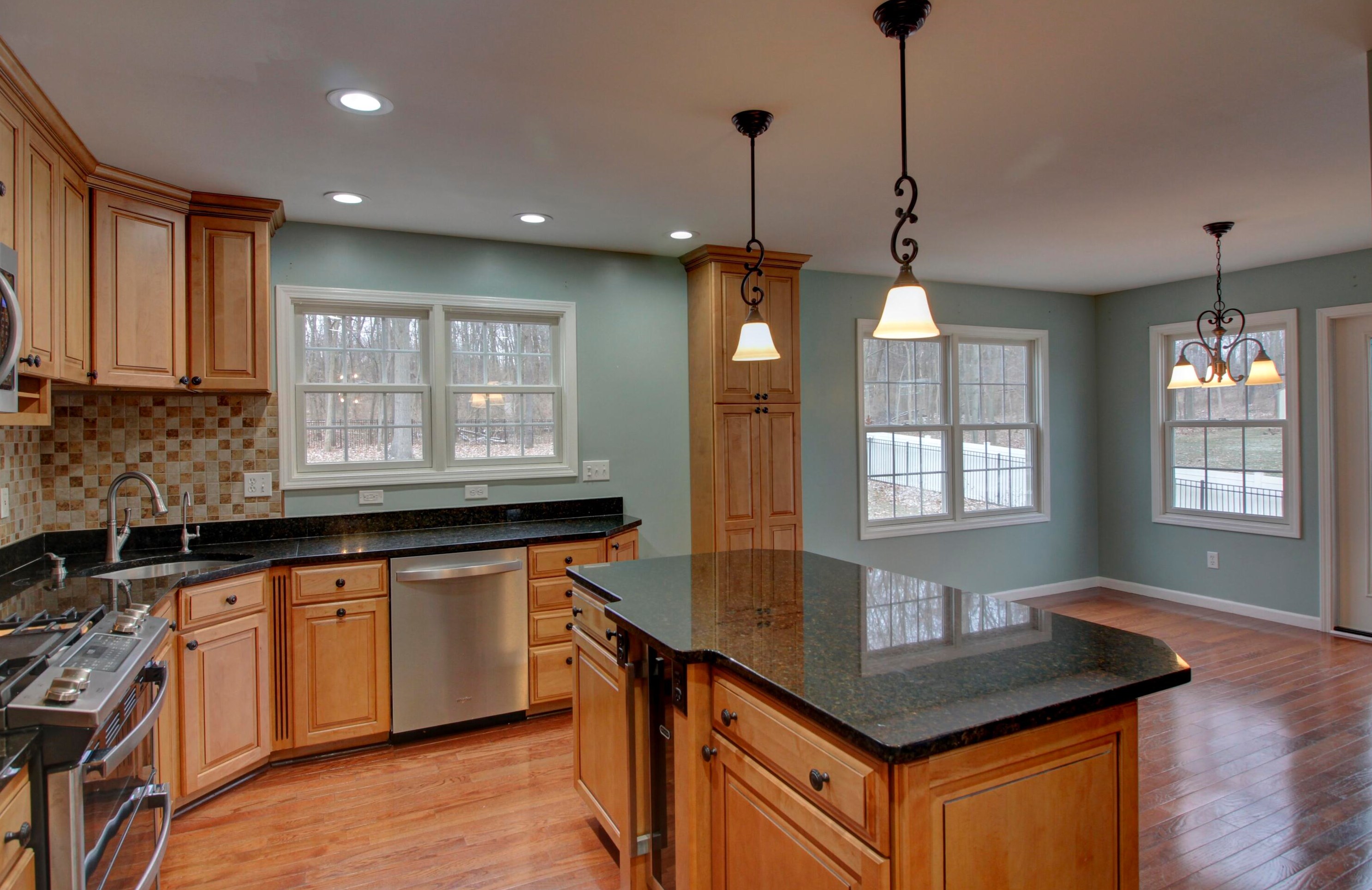 2046 Elwood Blvd, Spring Arbor MI 49283-9682 exterior