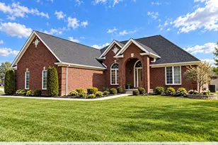 8139 Hunters Ridge Dr, Newport, MI 48166 - Photo 2