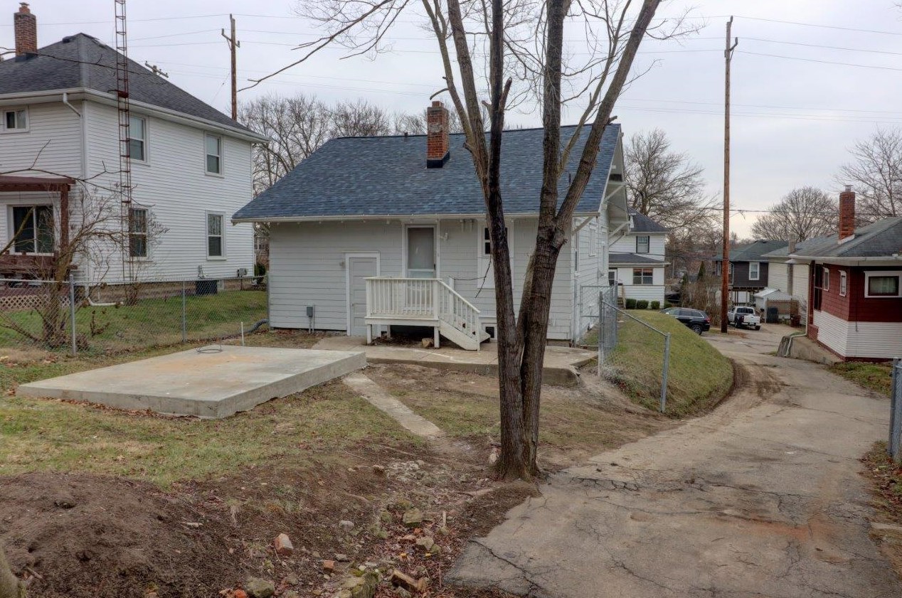 814 Burr St, Jackson MI  49201-1702 exterior