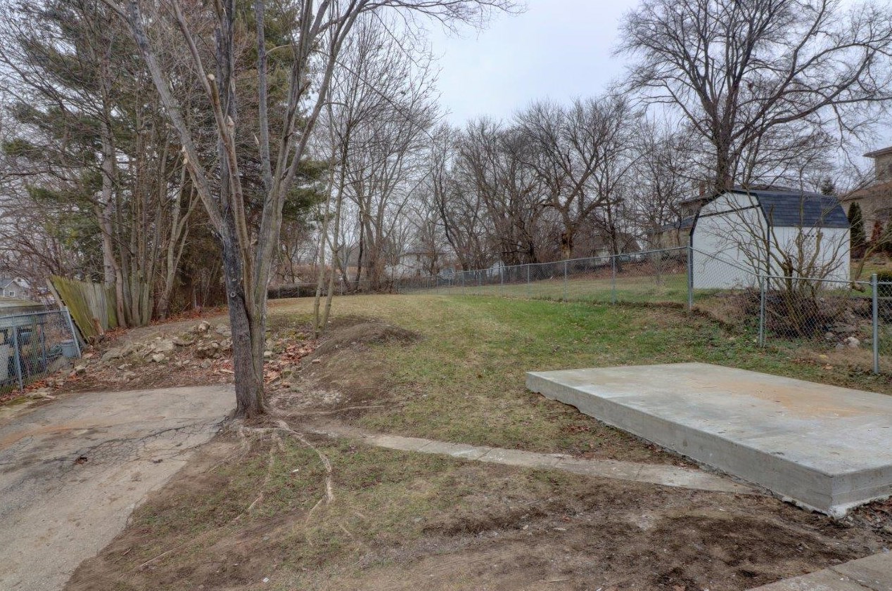 814 Burr St, Jackson MI  49201-1702 exterior