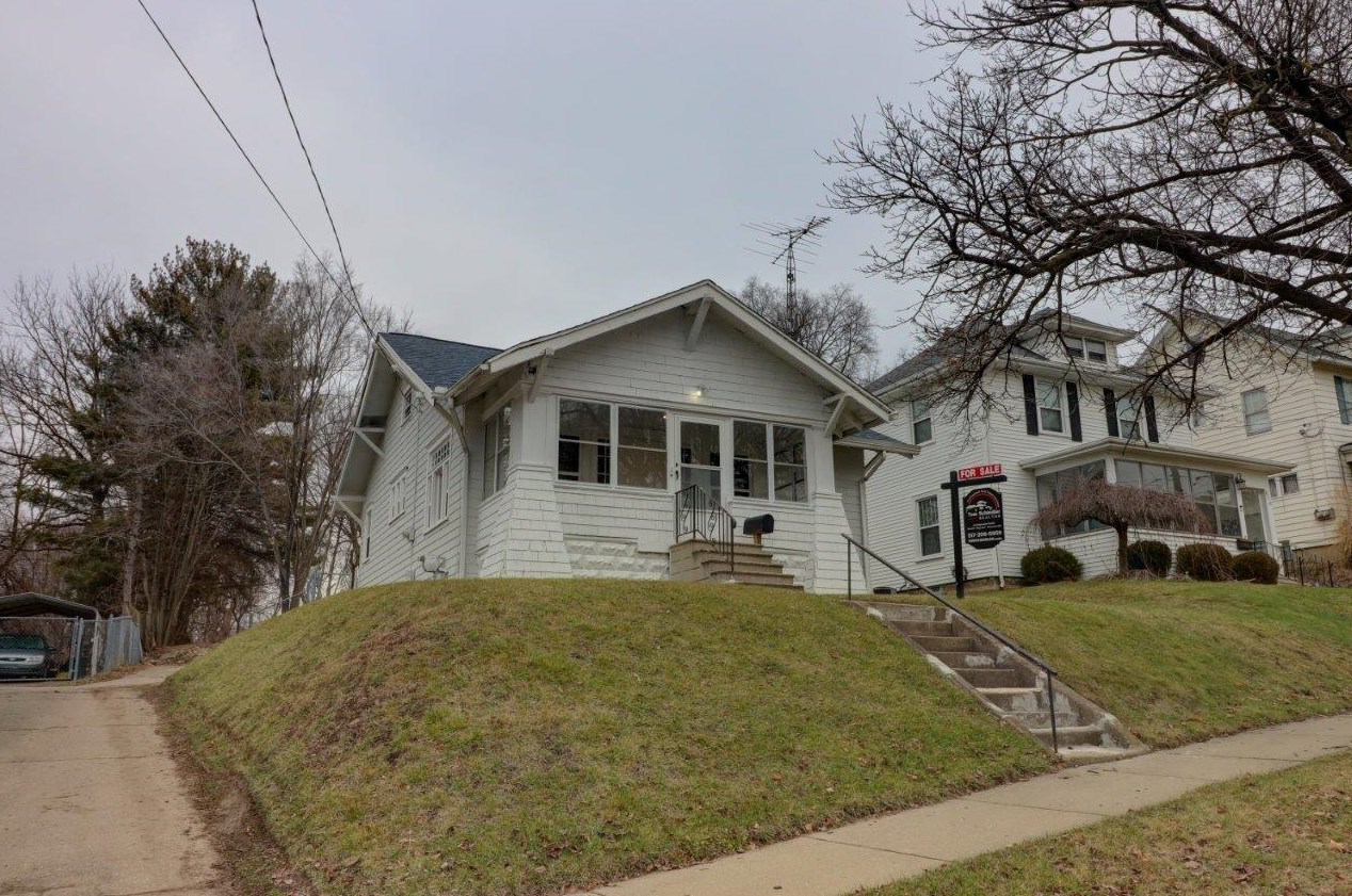 814 Burr St, Jackson MI  49201-1702 exterior