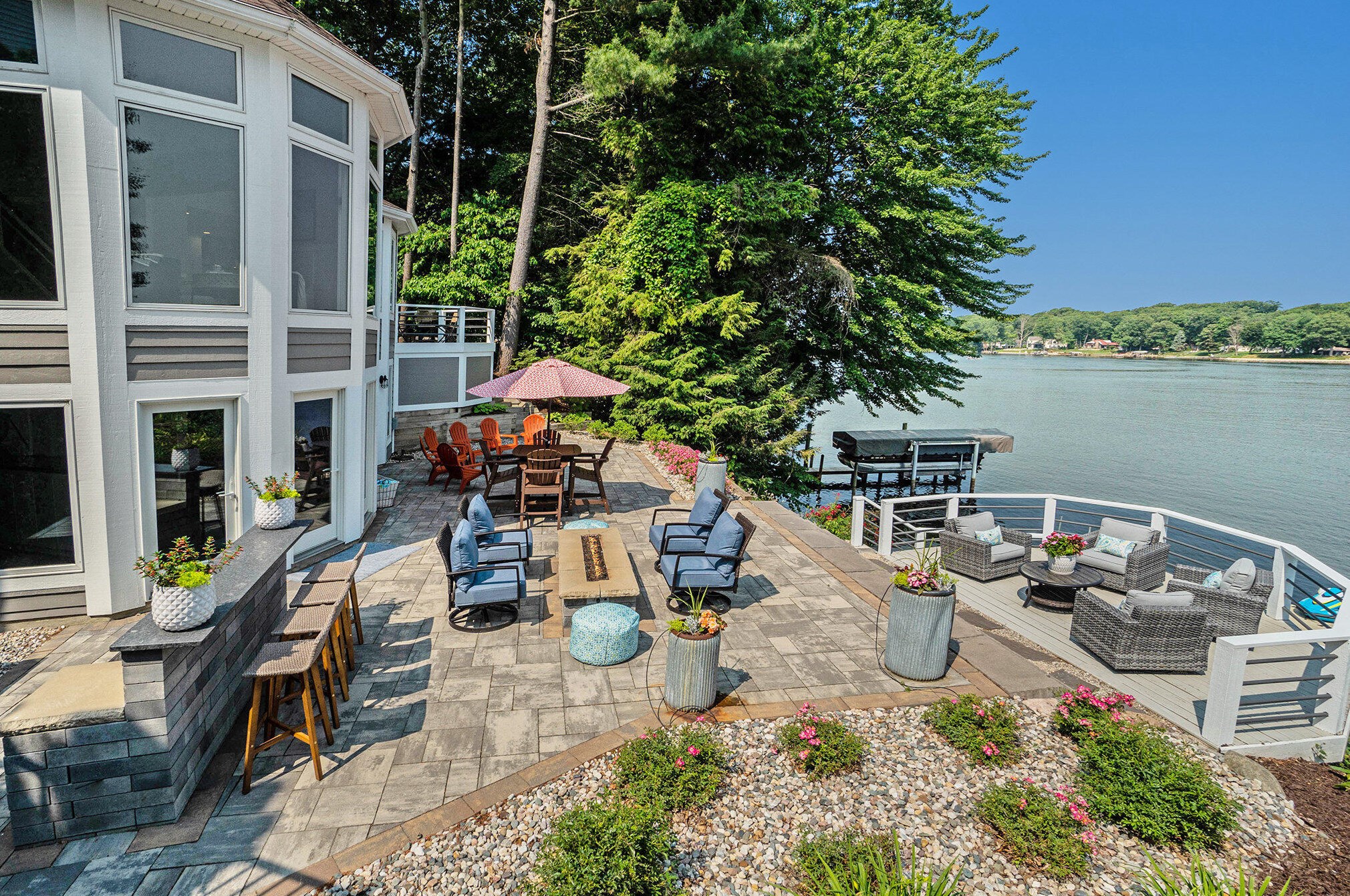 18941 Fruitport Rd, Spring Lake MI  49456-1162 exterior