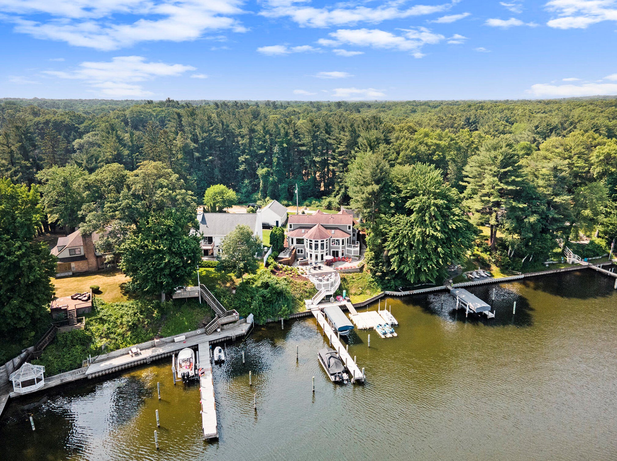 18941 Fruitport Rd, Spring Lake MI  49456-1162 exterior