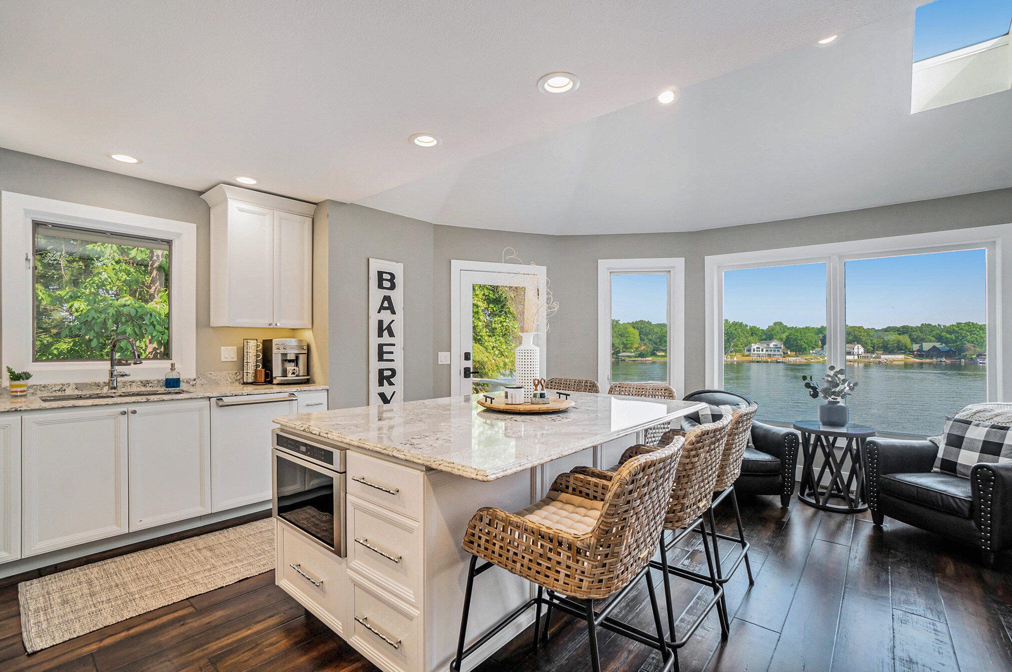 18941 Fruitport Rd, Spring Lake MI  49456-1162 exterior