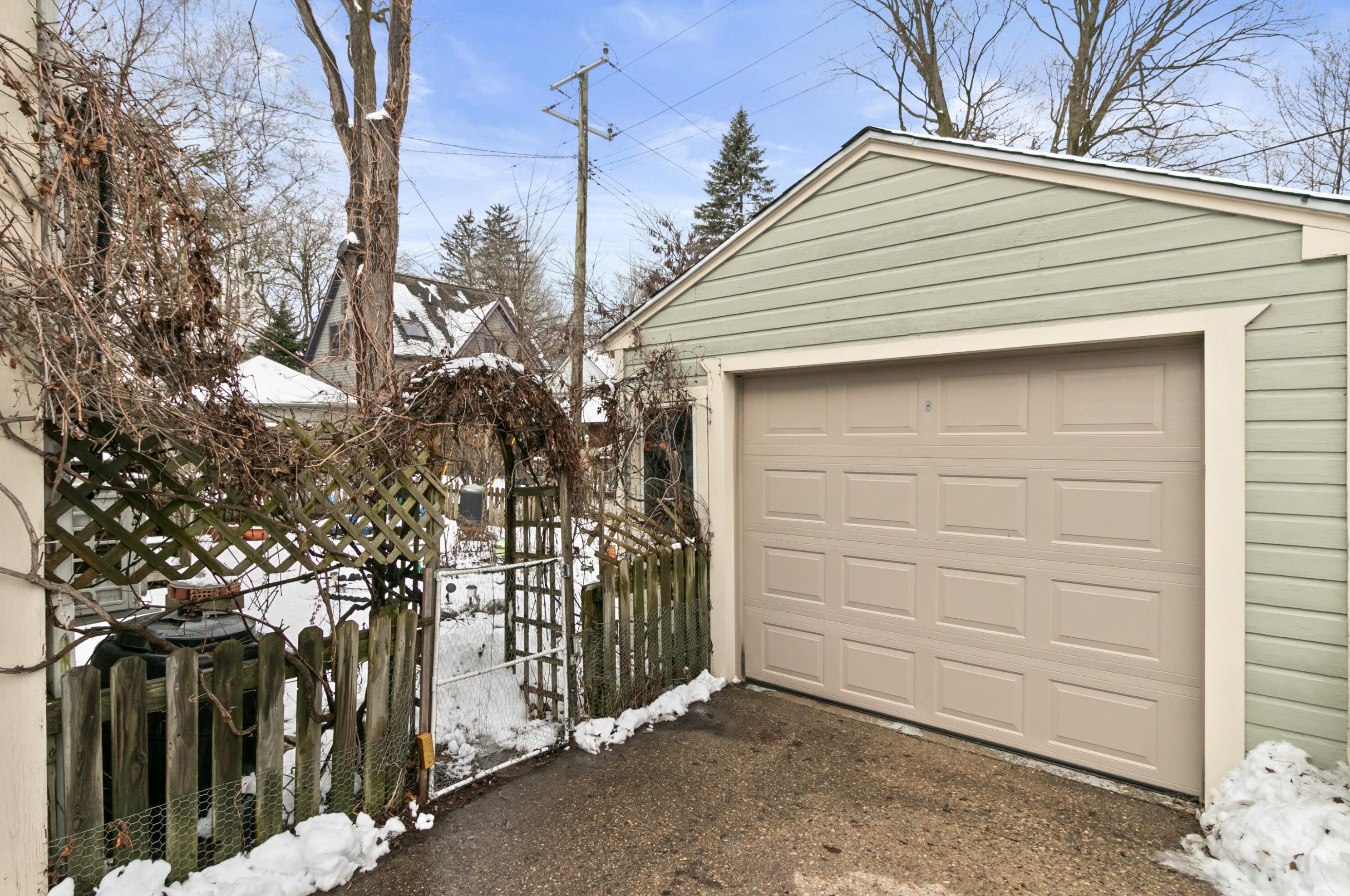 1608 Dexter Ave, Ann Arbor MI 48103-4005 exterior