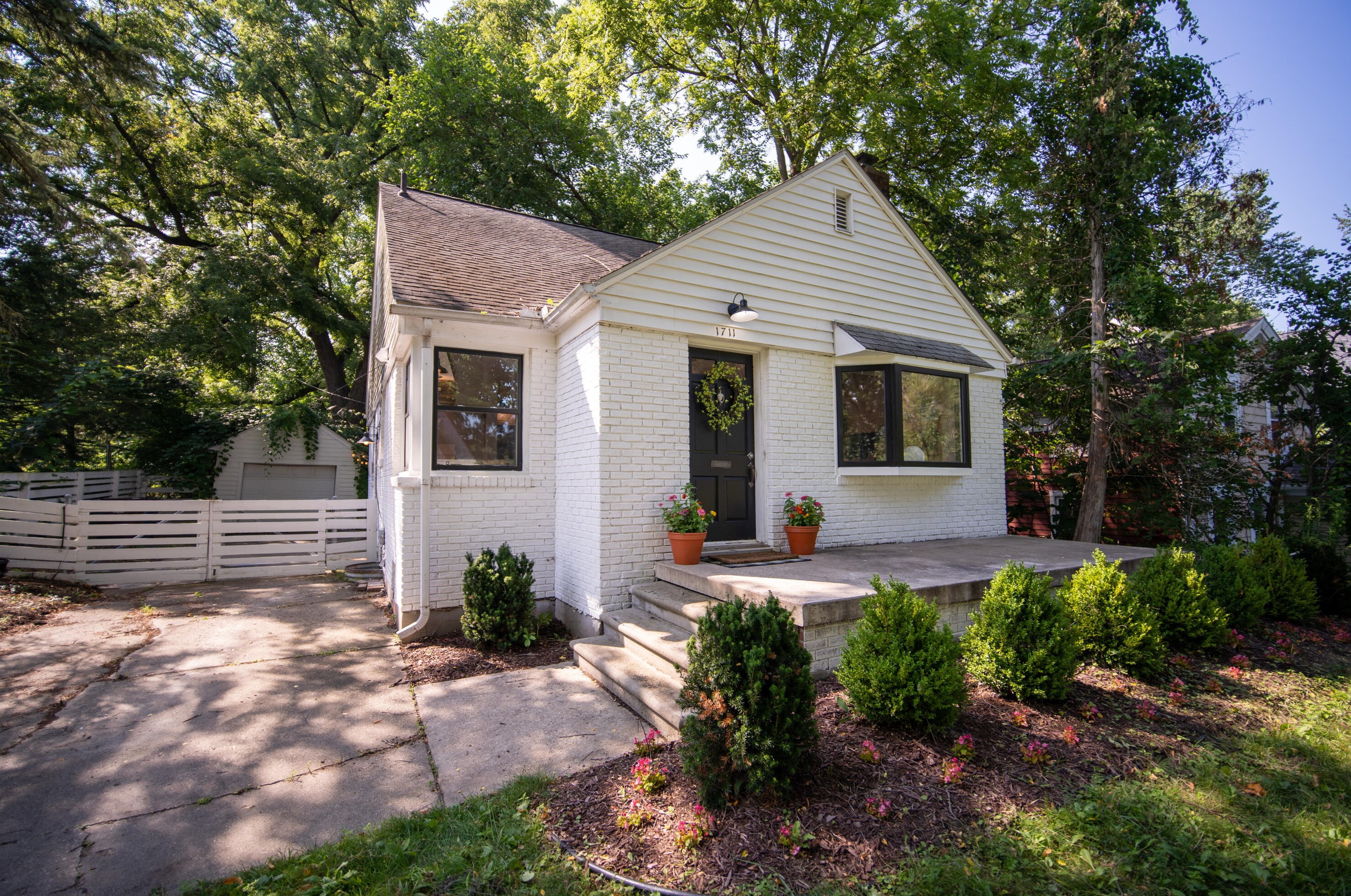 1711 Pontiac Trl, Ann Arbor, MI 48105-1722