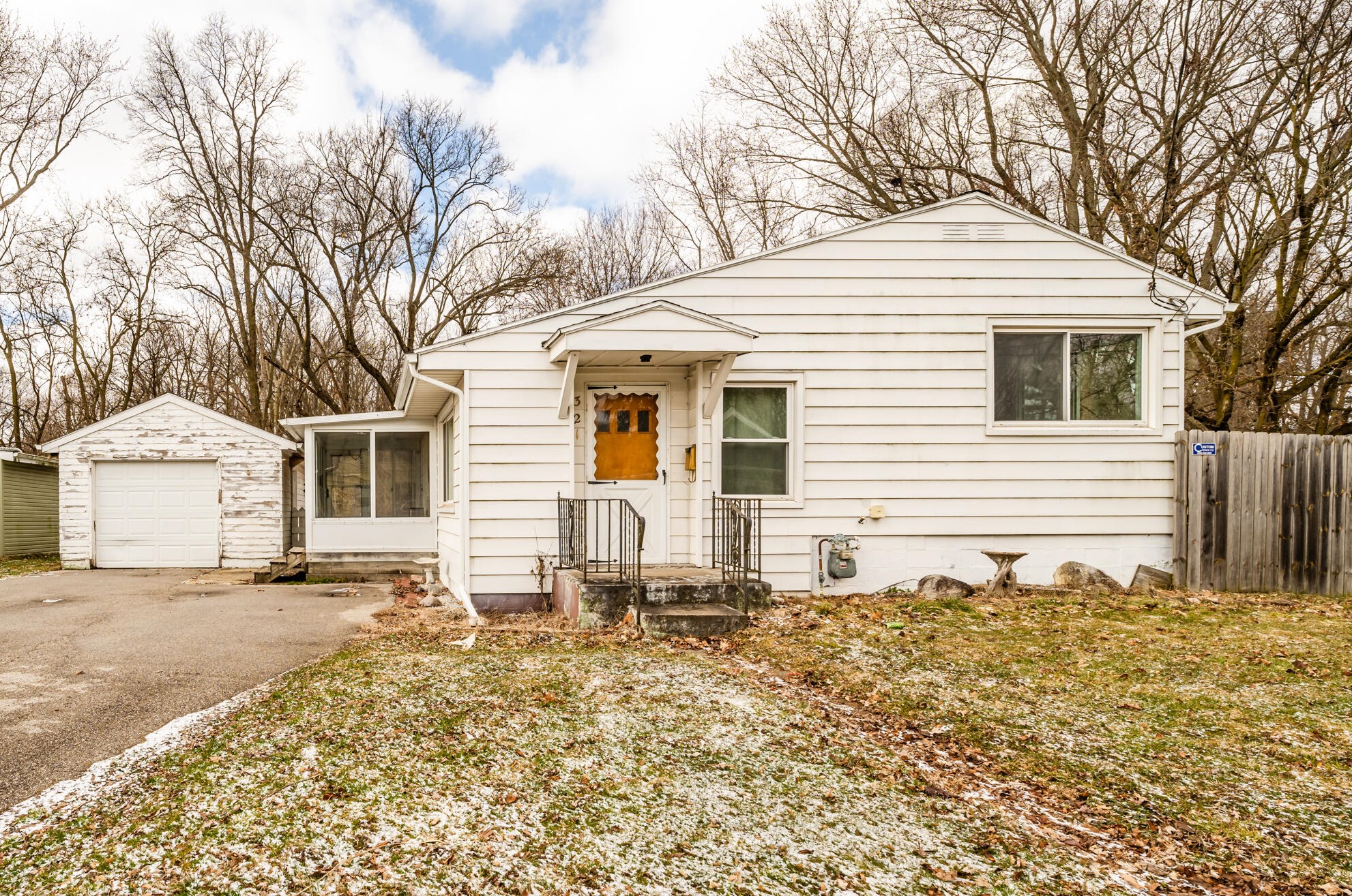 321 Chippewa St, Glendora, MI 49107